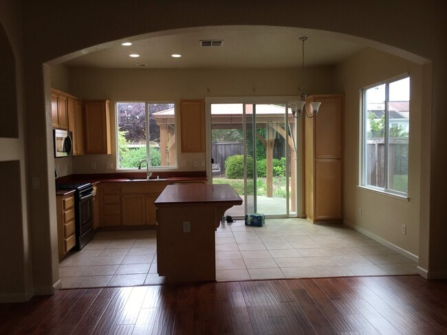 Kitchen with dining nook to the right - 6461 Cormorant Cir