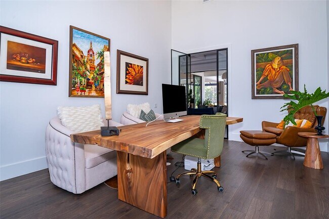 Building Photo - 15210 Pendio Dr