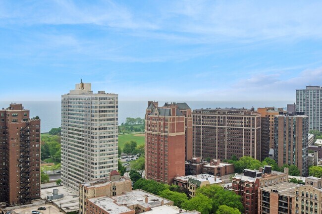 Building Photo - 3930 N Pine Grove Ave