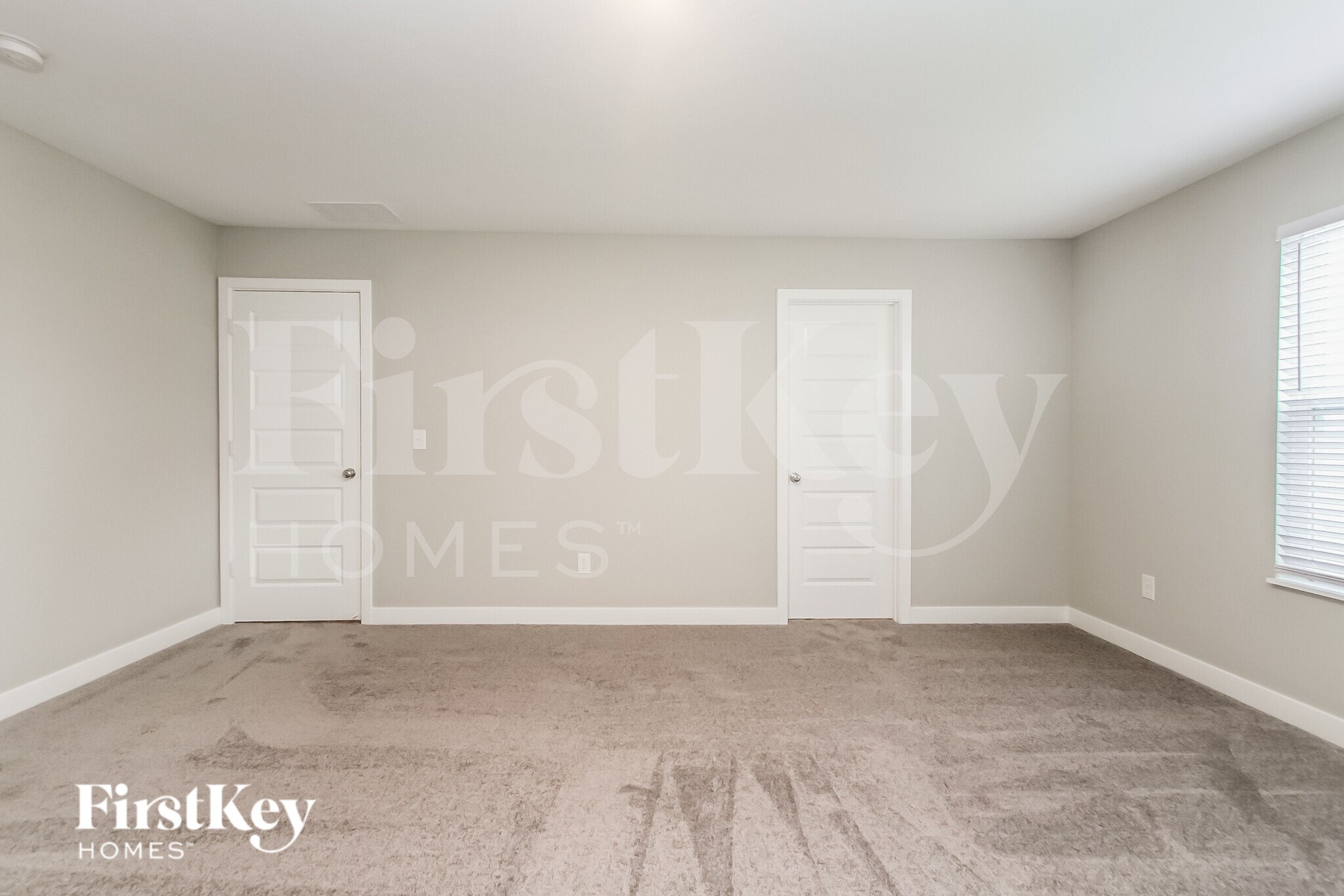 Building Photo - 2416 S Carlota Dr