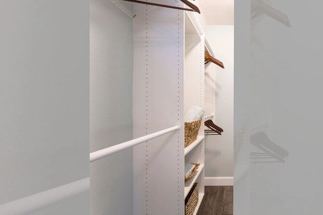 Building Photo - Iris Flats