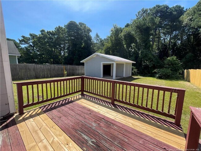 Building Photo - 2150 Skyview Dr