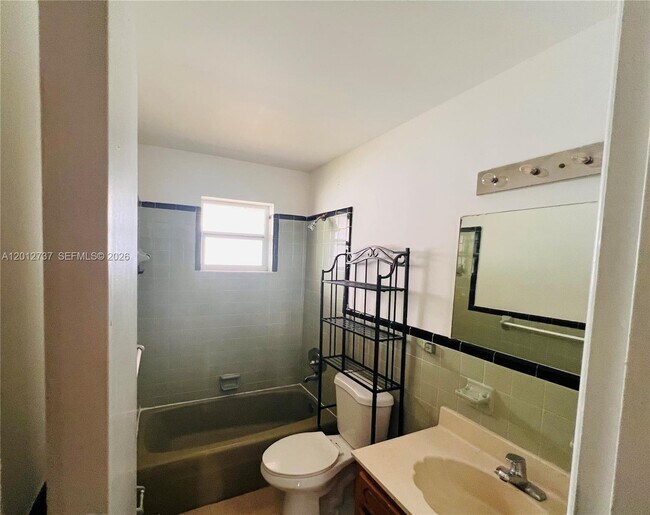 Building Photo - 6143 SW 33rd St