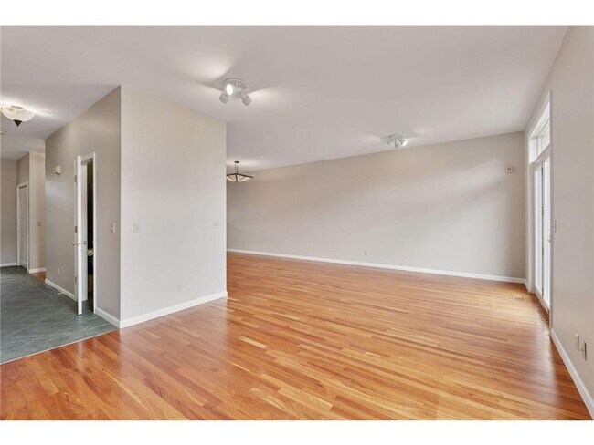 Building Photo - 226 Ridgewood Ave
