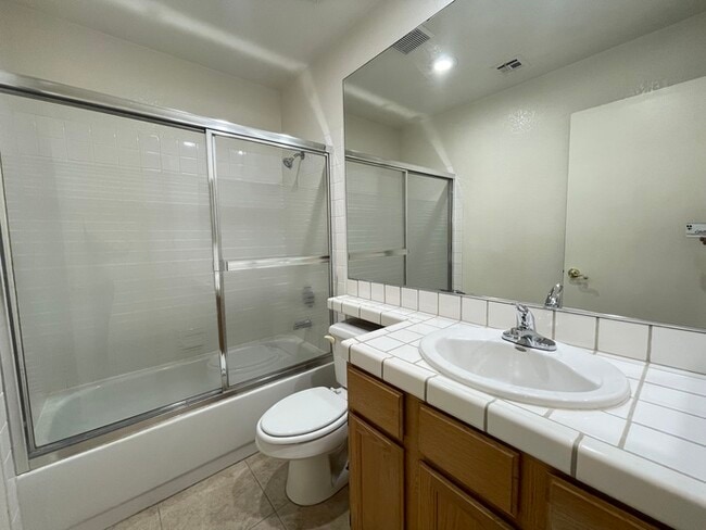 Building Photo - Carry Over Showing: This property has been...