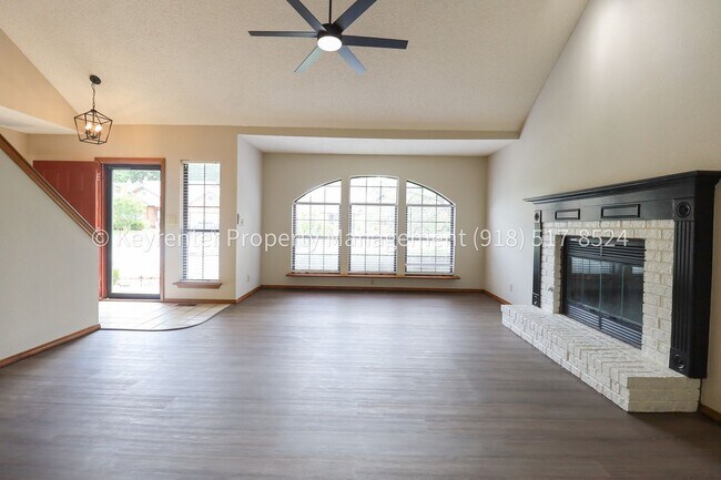 Building Photo - Recently Updated 3 Bed 2.5 Bath in Bixby - Move in Ready!