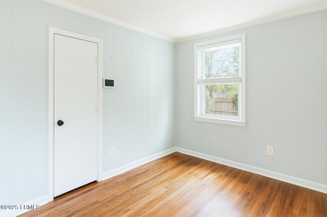 Building Photo - 174 James St