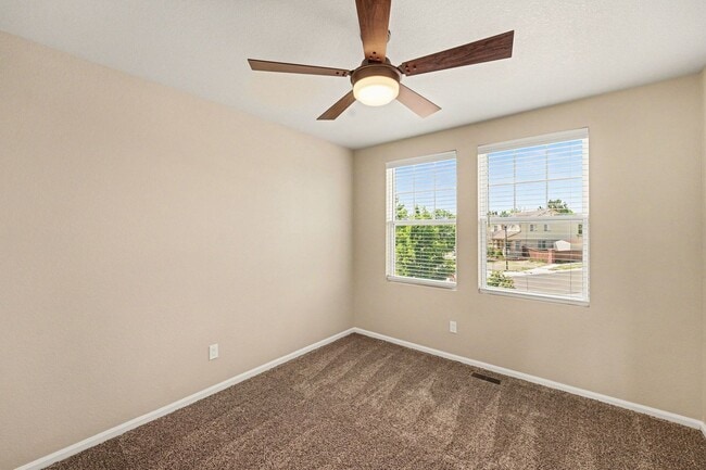 Building Photo - Fantastic Home in the Desirable Sterling Hills Neighborhood