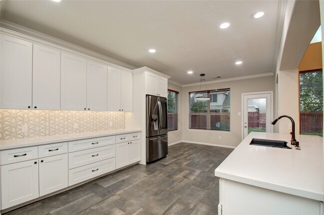 Building Photo - 6411 Hope Wood Mills Dr