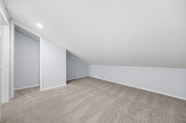 Building Photo - 2926 Meadowcreek Dr