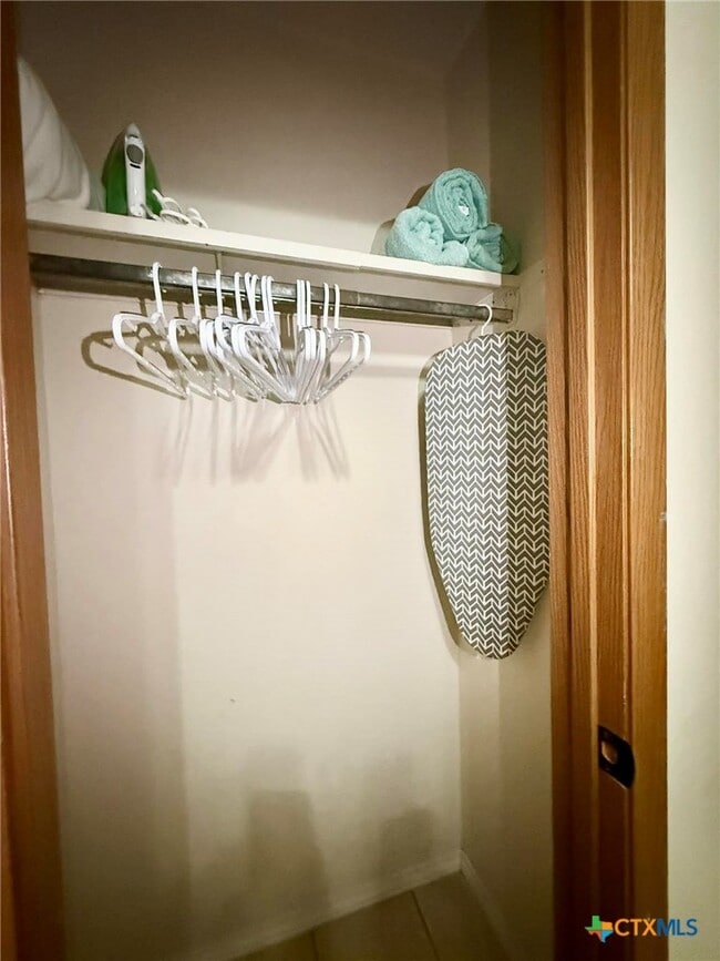 Building Photo - 907 Haynes Dr