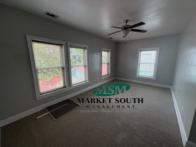 Building Photo - **APPLICATION PENDING!! Renovated Historic District!