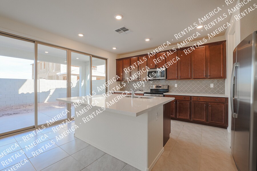 Building Photo - 10036 E Tiburon Ave