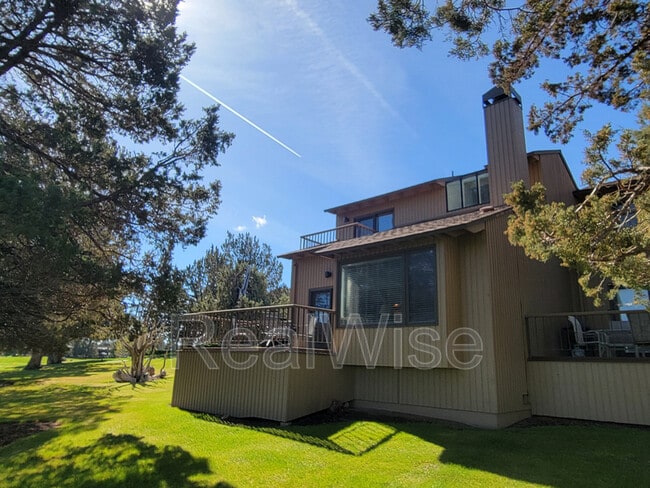 Building Photo - 6901 Robin Ct