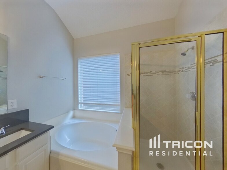 Building Photo - 300 Westbrook Dr