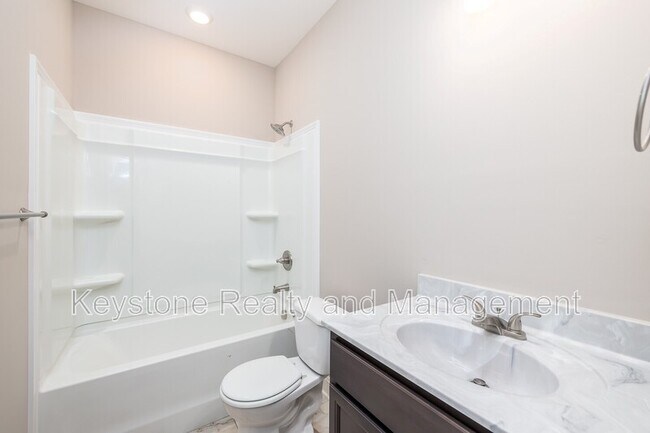 Building Photo - 808 Lillian Grace Dr