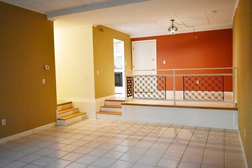 Building Photo - 55 Broadlawn Park