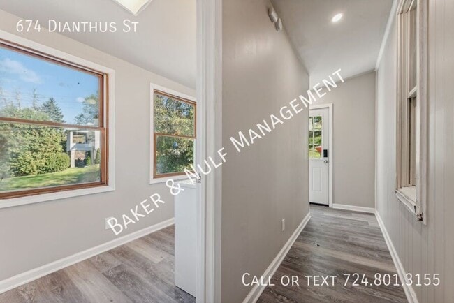 Building Photo - 674 Dianthus St
