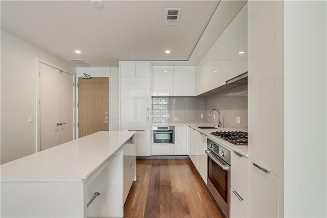 Building Photo - 44 East Ave