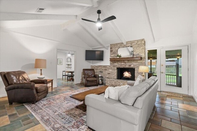 Building Photo - 9503 Castlewood Dr