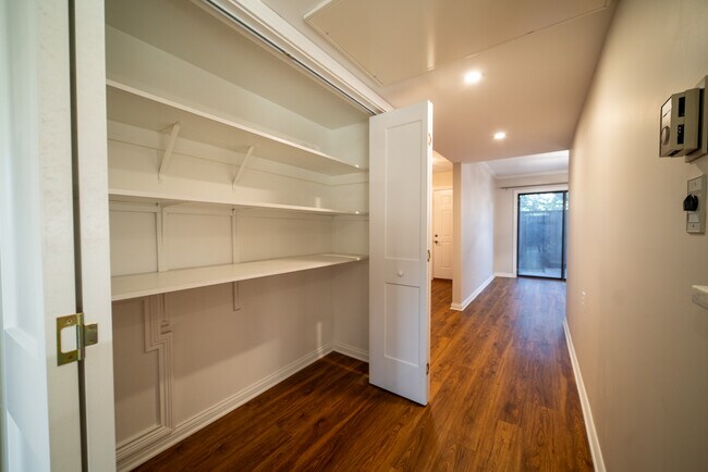 Building Photo - 750 Shaker Dr