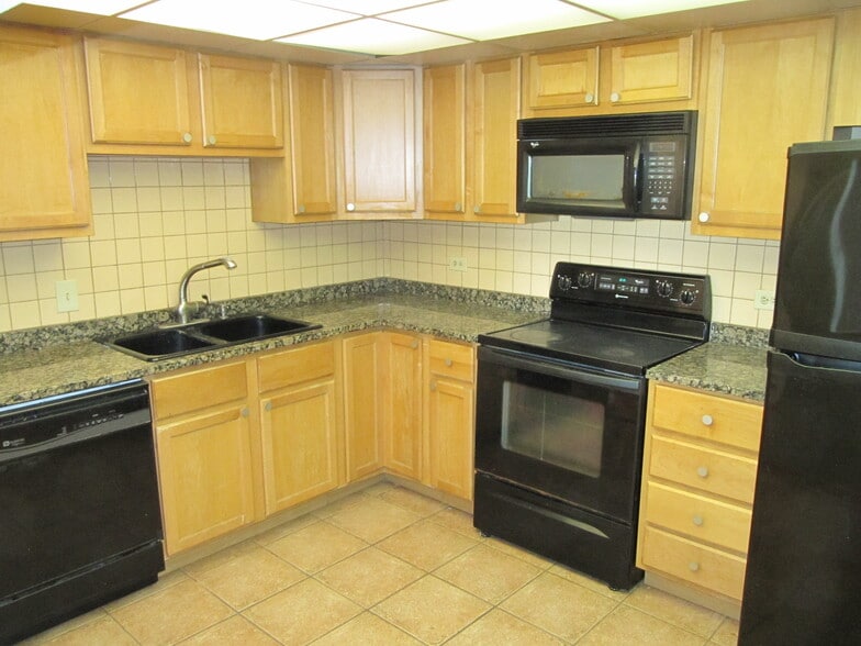 Kitchen view 2 - 13200 W Heiden Cir