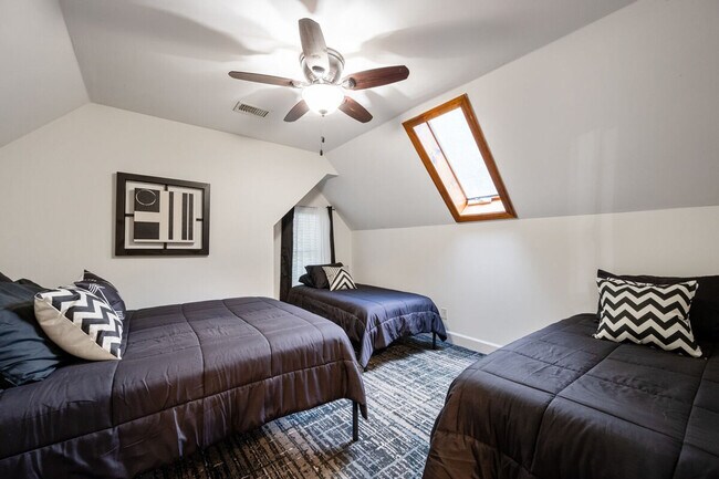 Building Photo - 29 Dean Rd SE