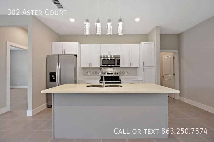Building Photo - 302 W Aster Ct
