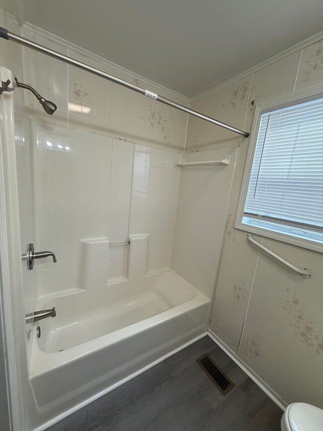 Building Photo - FIRST FULL MONTH RENT FREE