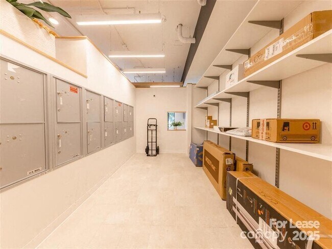 Building Photo - 1824 N Brevard St