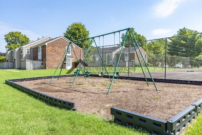 Building Photo - 1705 Granville Rd