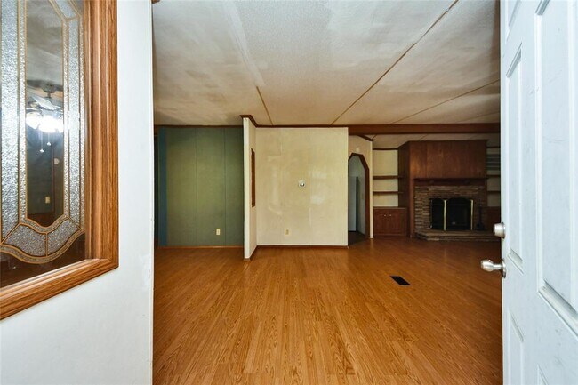 Building Photo - 18915 Sawmill Dr