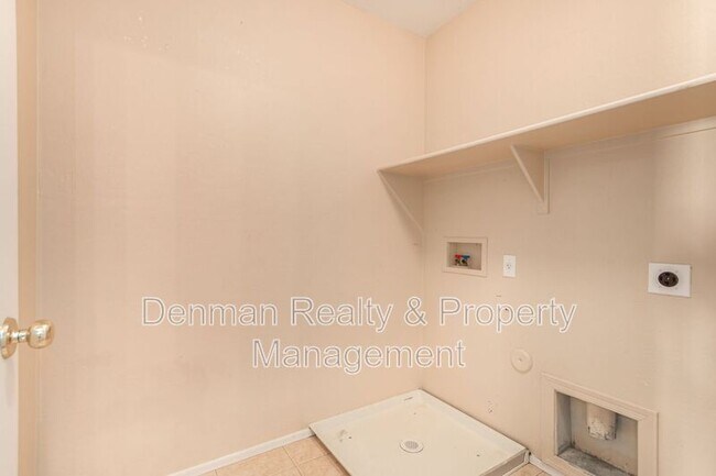 Building Photo - 6316 W Branham Ln