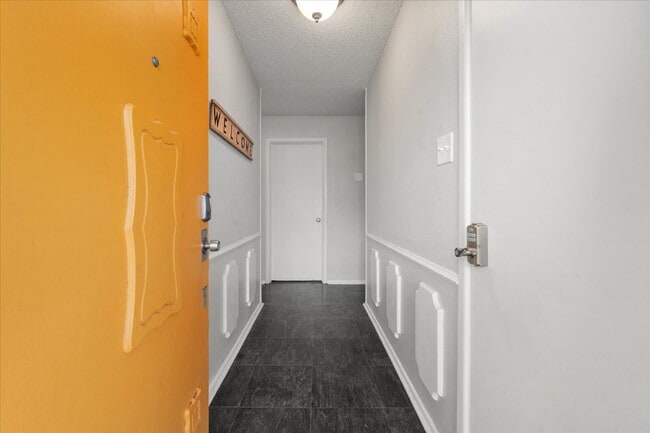 Building Photo - Fully Furnished Long-Term Rental!!