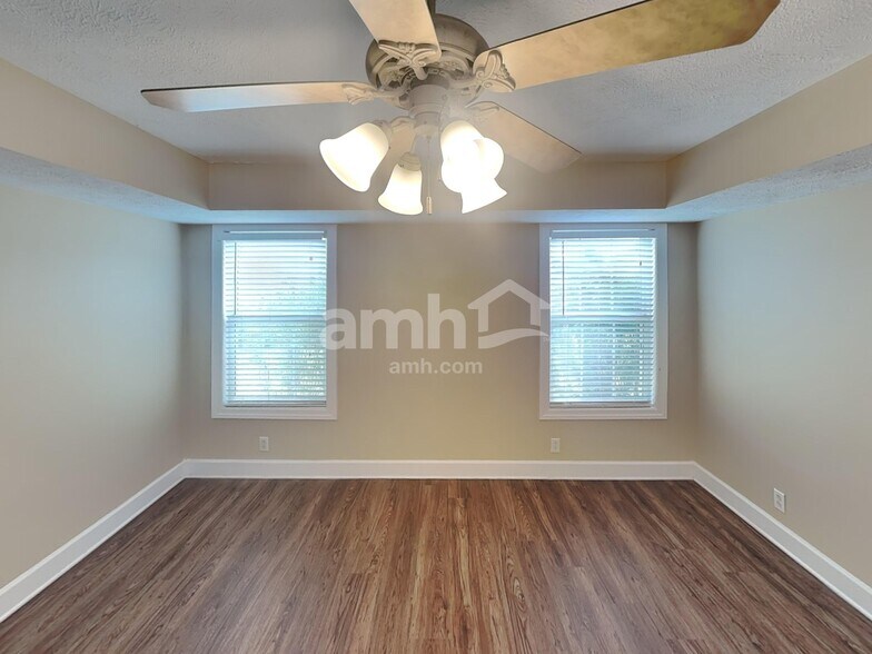 Building Photo - 2140 Aberdeen Cir