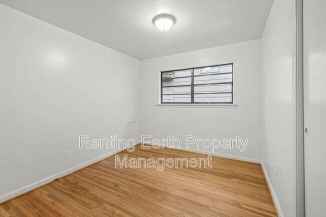 Building Photo - 2005 Snavely Ave SW