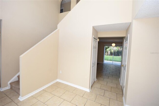 Building Photo - 27 Riverdale Ln