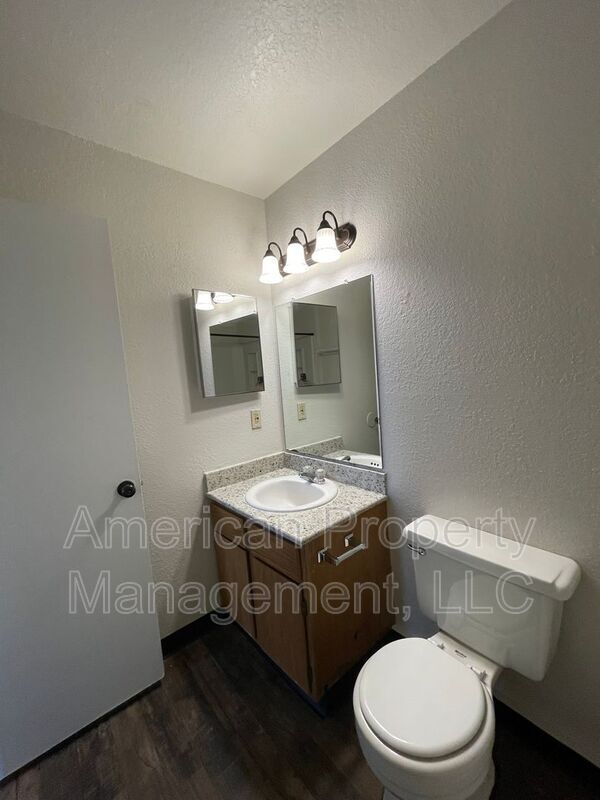 Building Photo - 13140 E 44th St