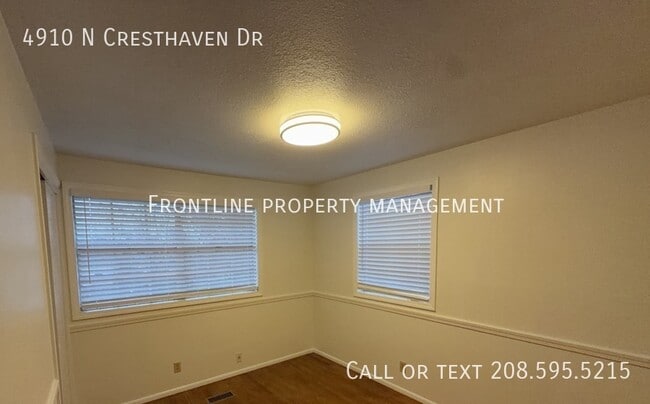 Building Photo - 4910 Cresthaven Dr