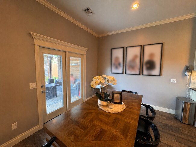 Building Photo - WOW! This home has it all, 3 full bathrooms, 5 true bedrooms AND a bonus room. great outdoor spac...