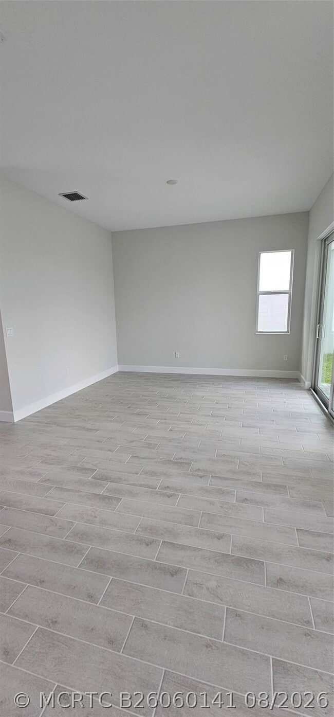 Building Photo - 5461 Empire Dr