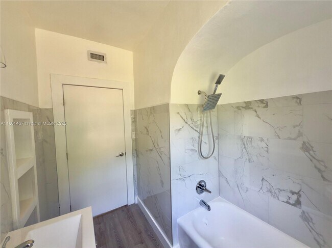Building Photo - 651 NW 47th Terrace