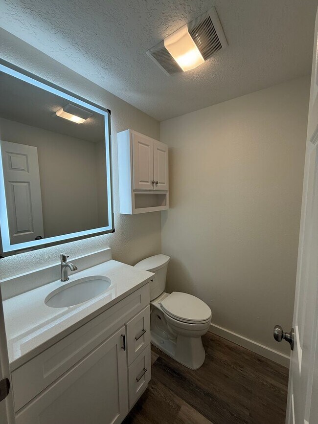Building Photo - *REDUCED RENT* Beautifully Remodeled 4-Bedroom Home Backing to Park – Desirable Keizer Neighborhood