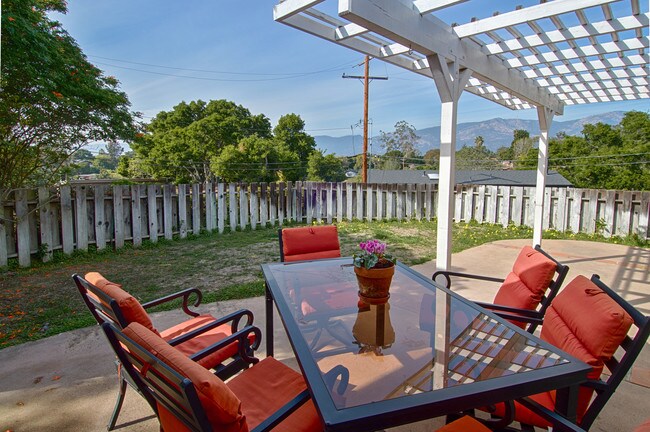 Building Photo - 934 Calle Cortita