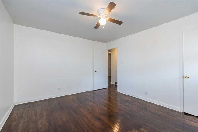 Building Photo - Spacious 4-Bed, 2-Bath Home for Comfortabl...