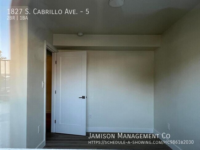 Building Photo - 1827 S Cabrillo Ave