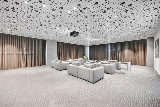 Building Photo - 460 NE 28th St