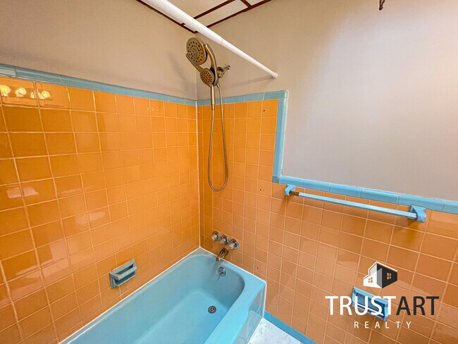 Building Photo - 3 bedroom house in Tacony