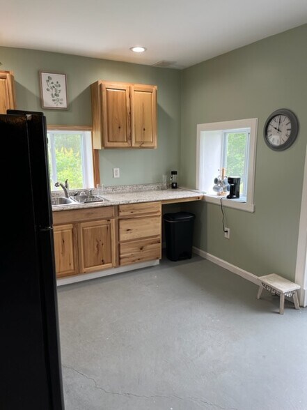 Building Photo - 14 Maplewood Rd