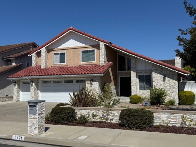 Building Photo - Fully Furnished 5 bedroom home